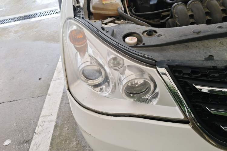 Used Dongfeng Aeolus A60 2014 1.6L Manual Smart-Drive Elite Version Right Front Headlight