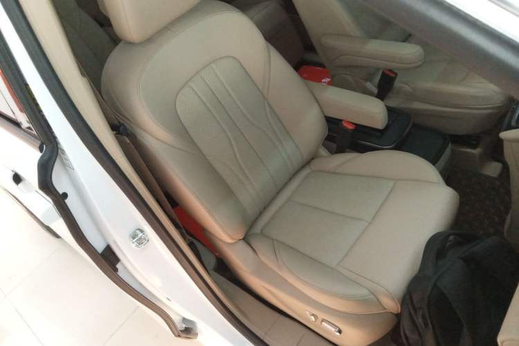 Used Buick GL8 New Energy 2025 Lu Shang Luxury Edition 7-Seater