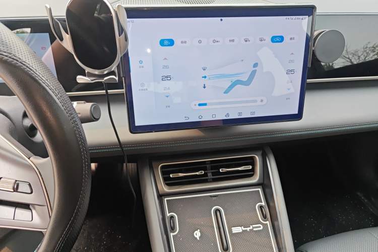 Used BYD Qin L 2024 DM-i 120KM Leading Model Audio And AC Panel