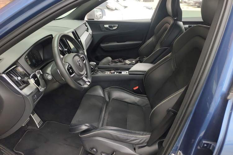 Used Volvo XC60 2018 T5 4x4 Smart & Sporty Edition Left Front Seat