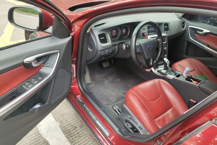 Used Volvo S60 2013 2.0T Progressive Edition
