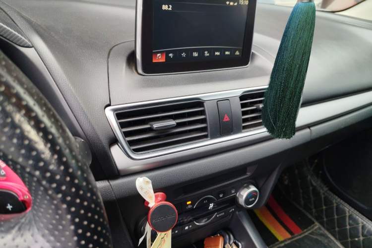 Used Mazda 3 Axela 2014 Sedan 1.5L Automatic Luxury Model