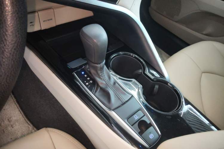 Used Toyota Camry 2019 2.0E Elite Edition China VI Standard Gear Lever