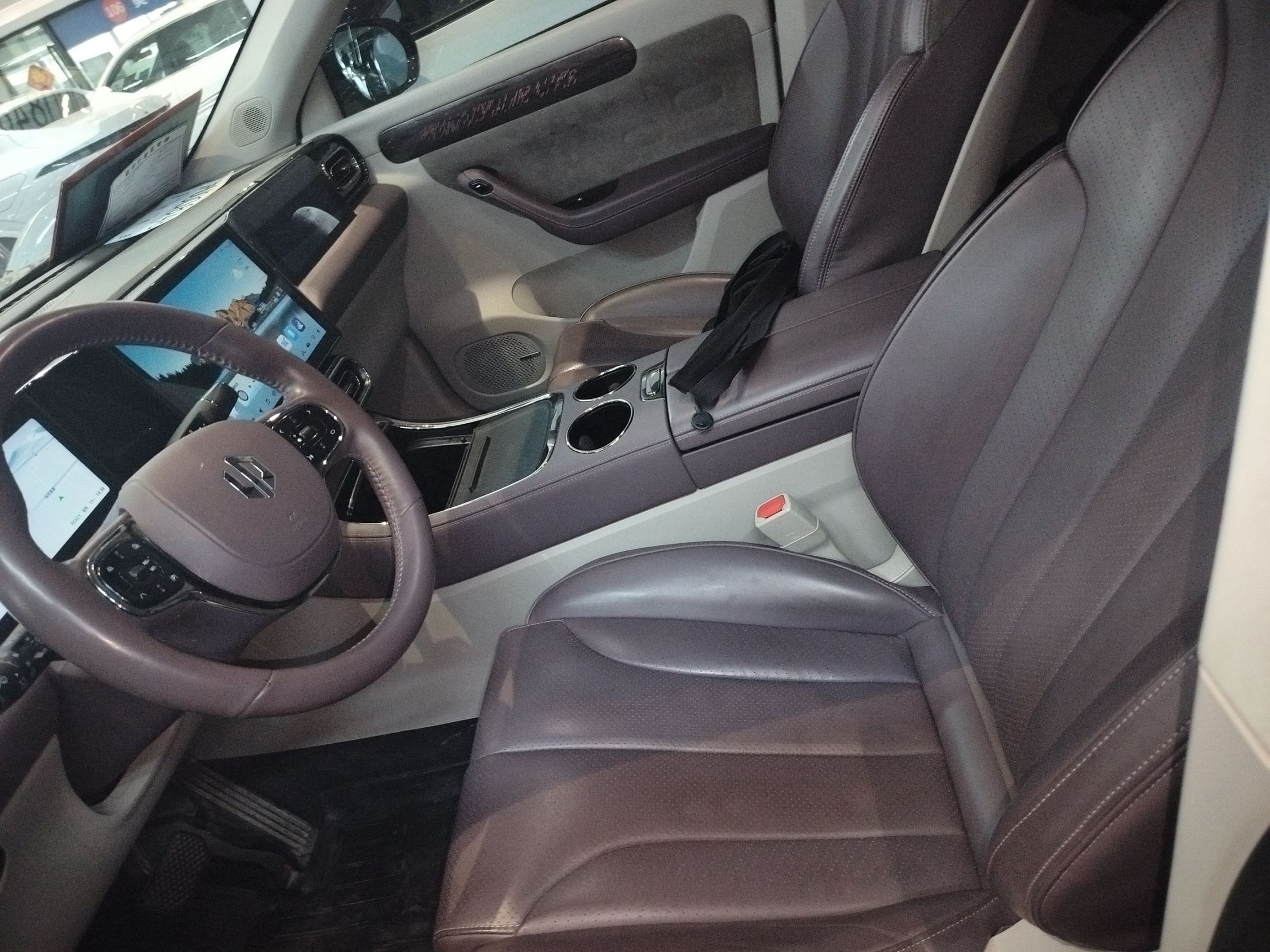 Переднее сиденье в автомобиле