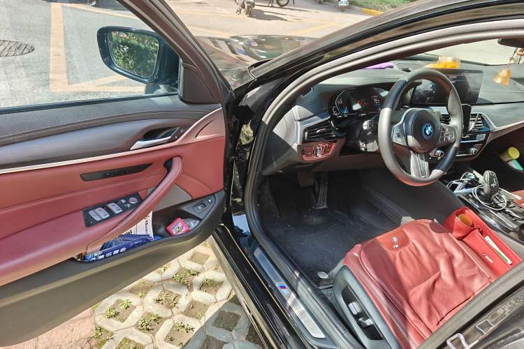 Used BMW 5 Series New Energy 2022 Second Facelift 535Le M Sport Package Driver Seat