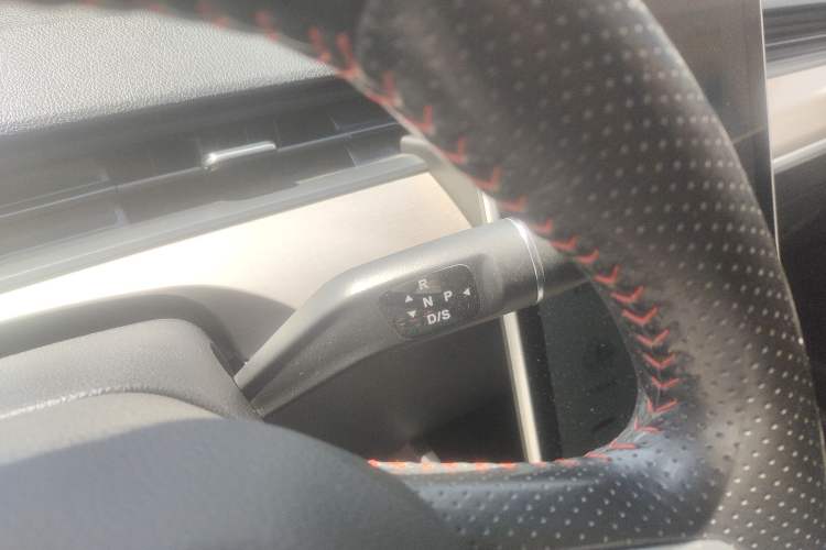 Used NETA V 2021 Long-Range Entertainment Edition Upgrade Model Gear Lever