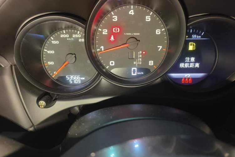 Used Porsche Macan 2018 Macan 2.0T Odometer Close Up