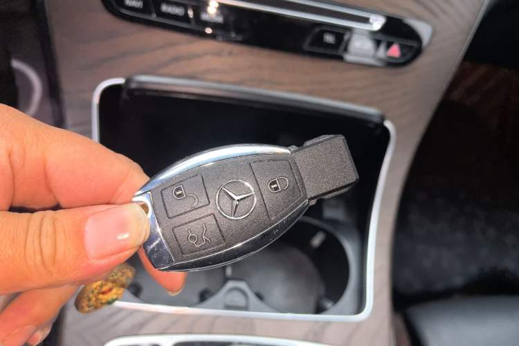 Used Mercedes-Benz GLC 2016 GLC 300 4MATIC Dynamic Model Vehicle Key