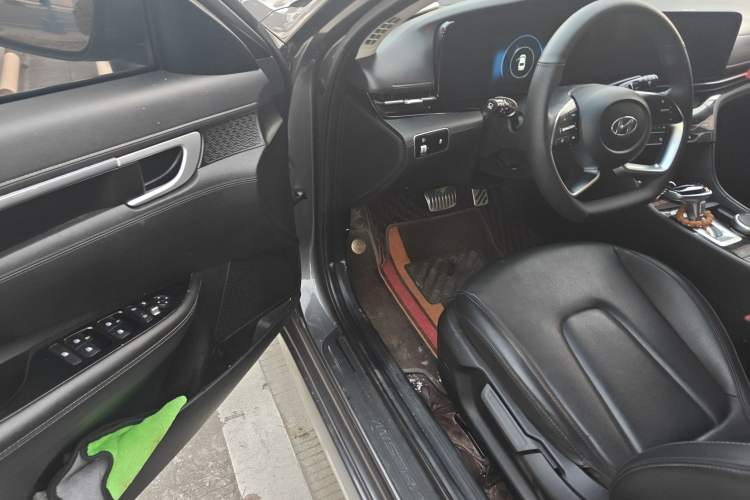 Used Hyundai Mistra 2021 1.8L CVT GLX Elite Edition Driver Seat