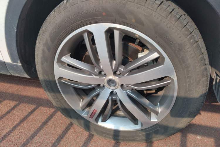 Used Haval H6 2017 Red Label 2.0T Automatic Two-Wheel Drive ZhiShang Model
