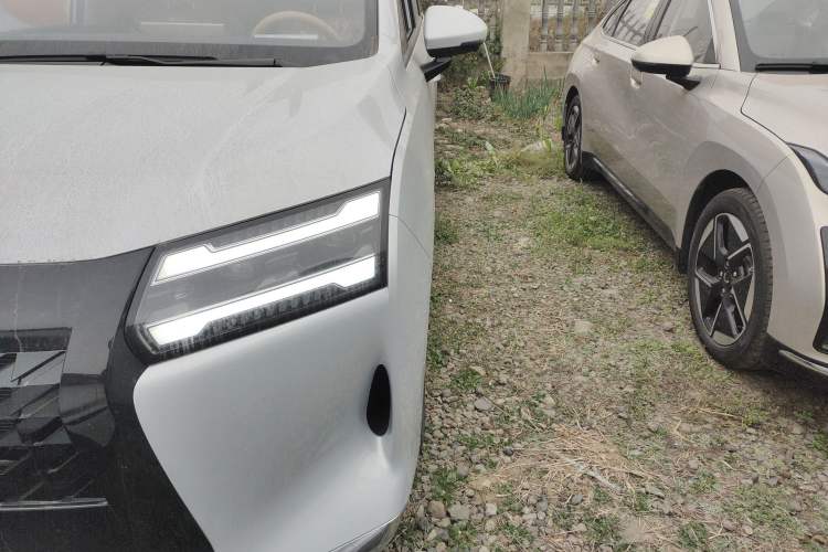 Used Wuling Wuling Starlight 730 2025 Model Plug-in Hybrid 125km Luxury Edition