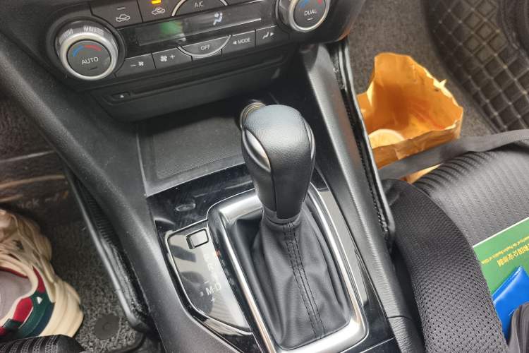 Used Mazda 3 Axela 2016 Sedan 1.5L Automatic Luxury Model