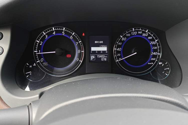 Used Infiniti QX50 2015 2.5L Enjoyment Edition Odometer Close Up