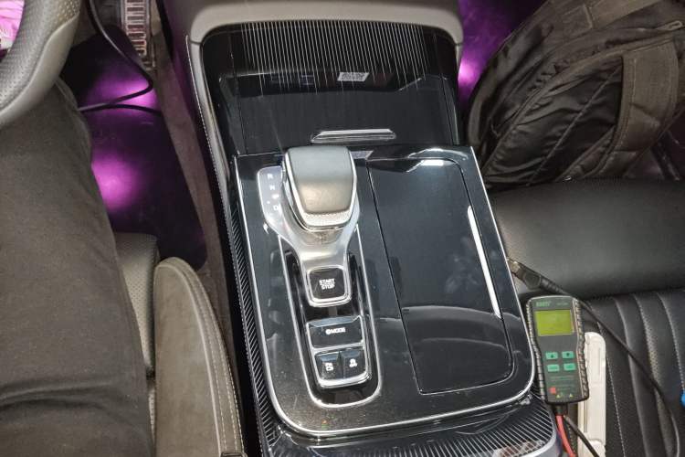 Used Hongqi H9 2024 2.0T Qichang Private Enjoyment Luxury Edition Gear Lever