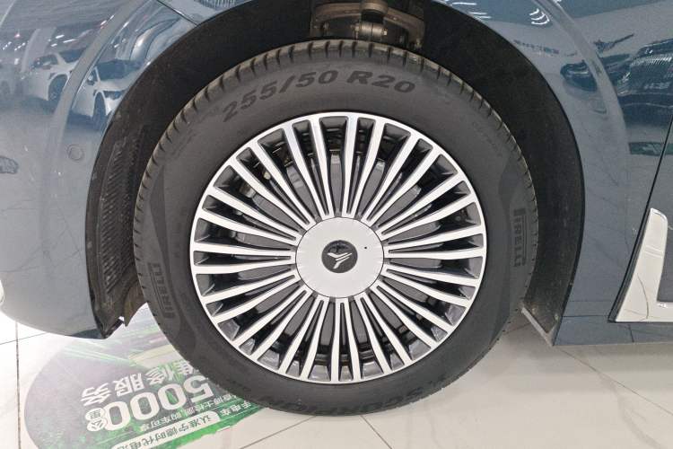 Used VOYAH Dream 2025 PHEV Four-Wheel-Drive Flagship Kunpeng Edition
