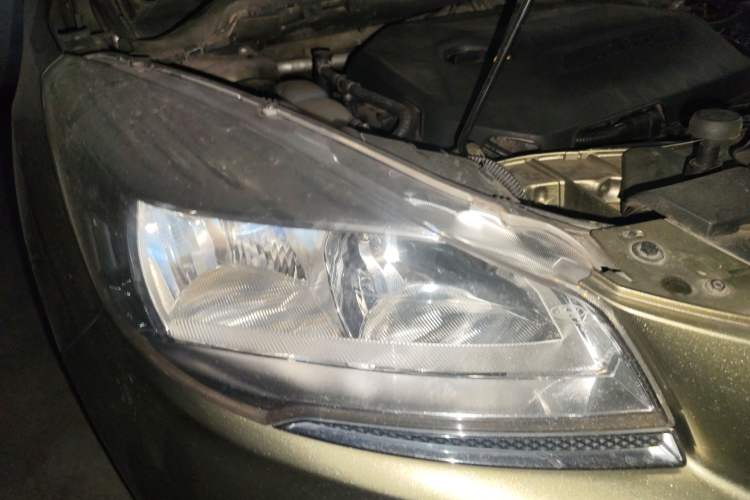 Used Ford Kuga 2013 1.6L GTDi Two-Wheel-Drive Trend Model Right Front Headlight