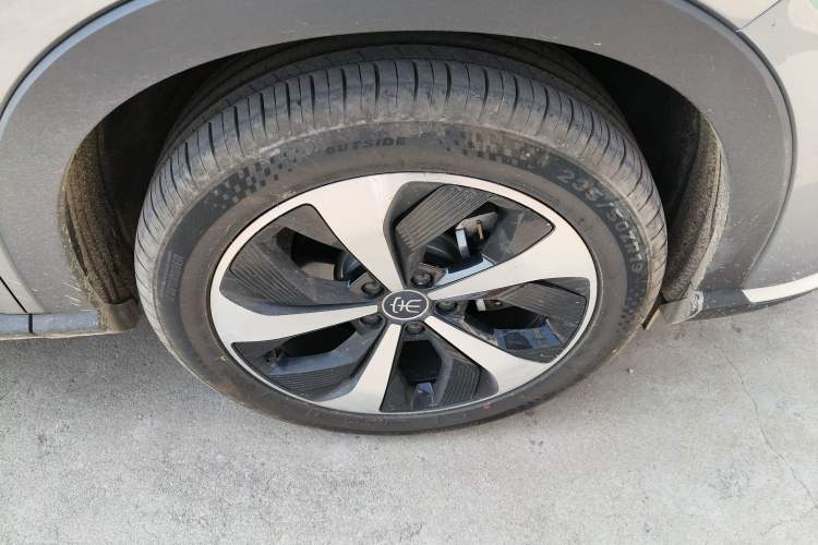 Used BYD Song PLUS New Energy 2021 DM-i 110KM Flagship PLUS Right Front Wheel Hub