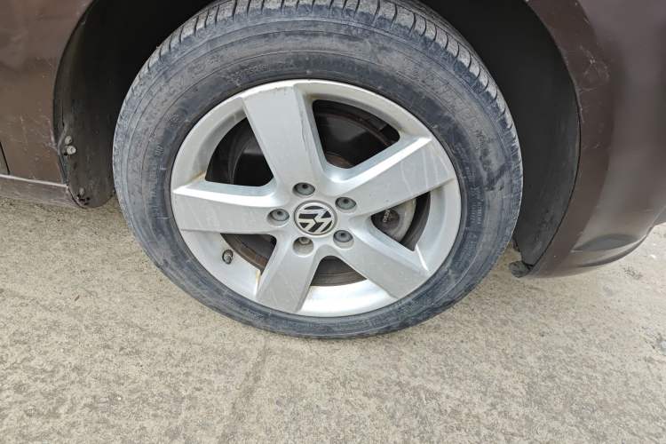 Used Volkswagen Touran 2013 1.4T Manual Comfort Edition 5-Seater Right Front Wheel Hub