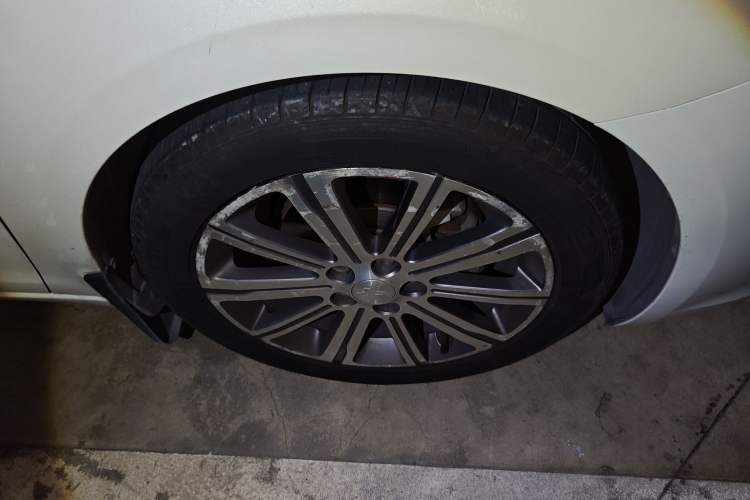 Used Peugeot 408 2014 1.8L Automatic Luxury Edition Right Front Wheel Hub