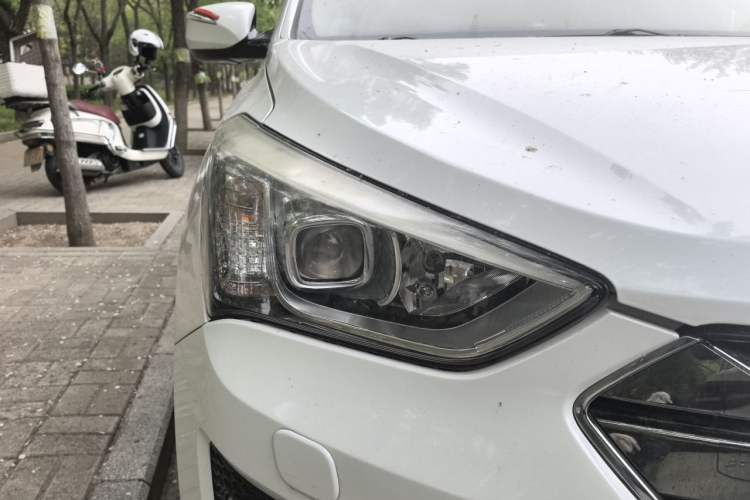 Used Hyundai Santa Fe 2013 Revised Version 2.4L Automatic All-Wheel Drive Smart Type
