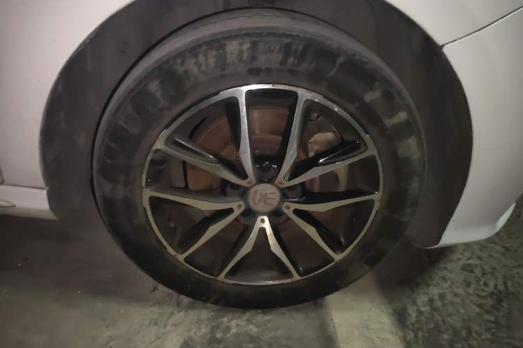 Used BYD Song MAX 2017 1.5T Automatic Smart Connect Elite 7-Seater Right Front Wheel Hub