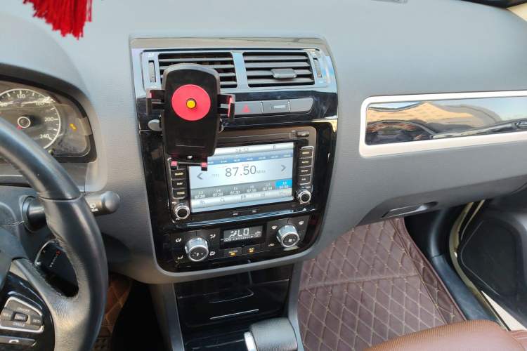 Used Yema T70 2015 Revised 1.8T CVT Elegant Version
