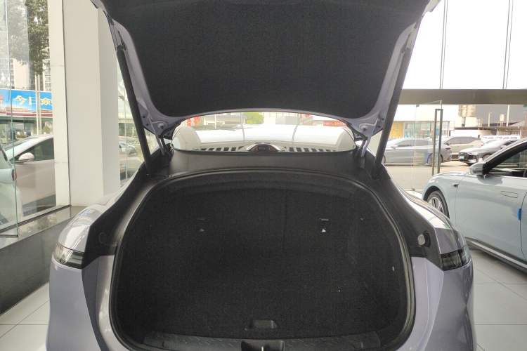 Used Avatr 06 2025 Pro Range-Extended Edition Trunk