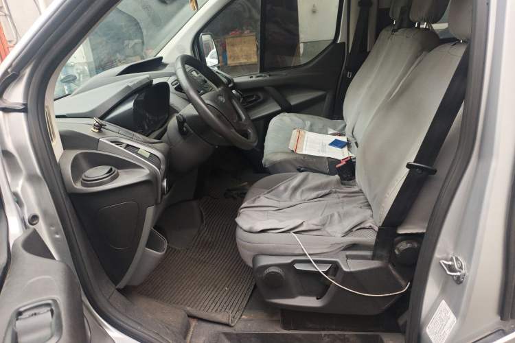 Used Ford Transit 2017 2.0T Diesel Multi-Purpose Commercial Vehicle Short Wheelbase Low Roof China V Standard
