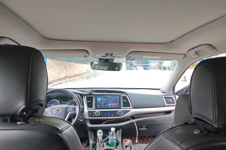 Used Toyota Highlander 2018 2.0T Four-Wheel Drive Luxury Edition 7 Seats China V Emission Standard