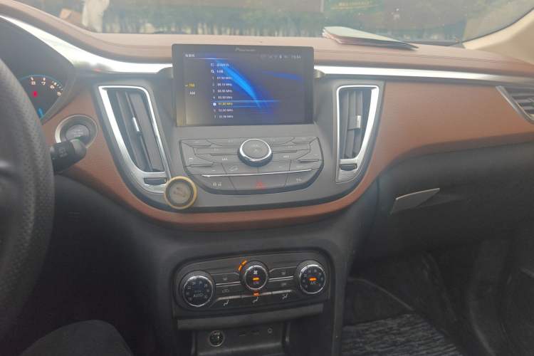 Used Soueast DX7 2017 1.5T Manual Luxury Model
