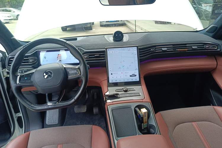 Used Nio EC6 2022 75 kWh Signature Edition Center Console