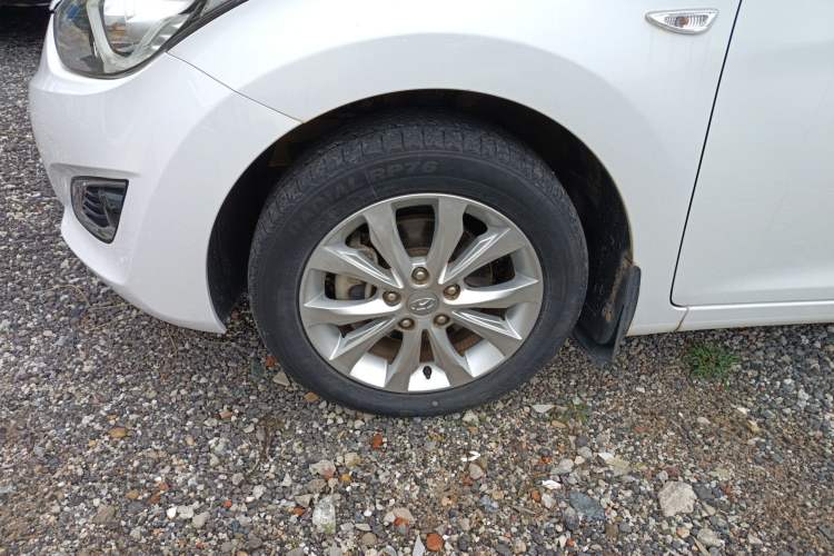 Used Hyundai Elantra (5th Generation / Langdong) 2016 1.6L Automatic Smart Version Left Front Wheel Hub