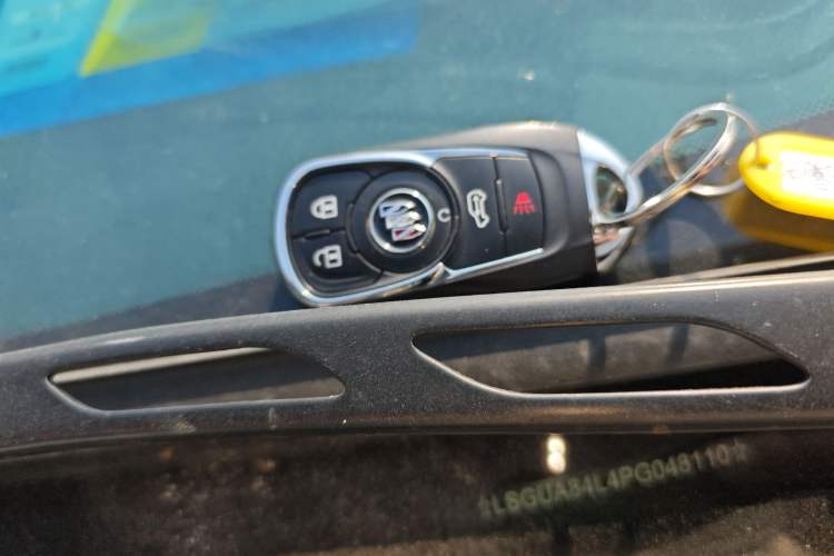 Used Buick GL8 2023 Facelifted Land Cruiser Executive Luxury Version
