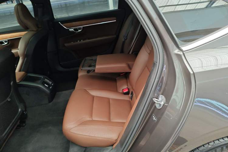 Used Volvo S90 2024 B5 Zhiyi Luxury Edition
