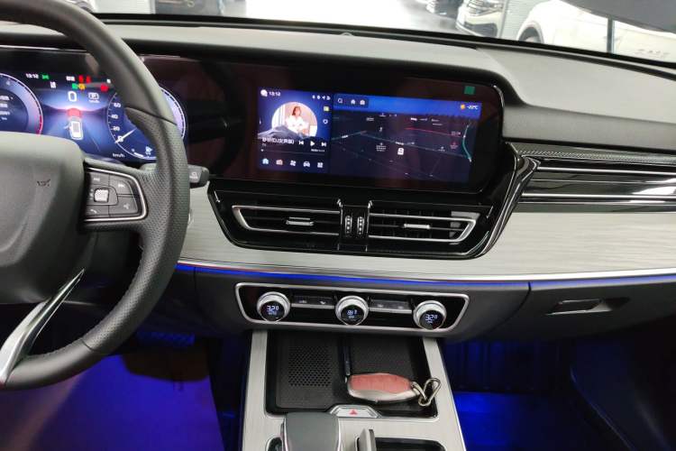 Used Hongqi HS5 2025 2.0T Two-Wheel Drive Flagship Pro Edition Audio And AC Panel