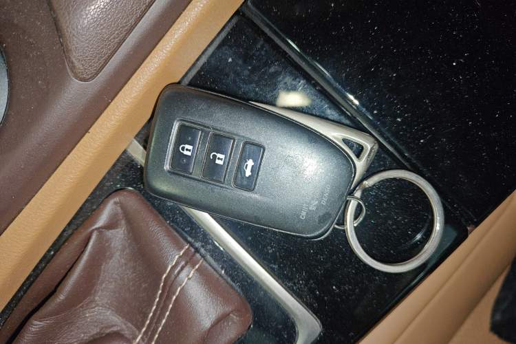 Used Lexus ES 2017 300h Mark Levinson Comfort Edition Vehicle Key