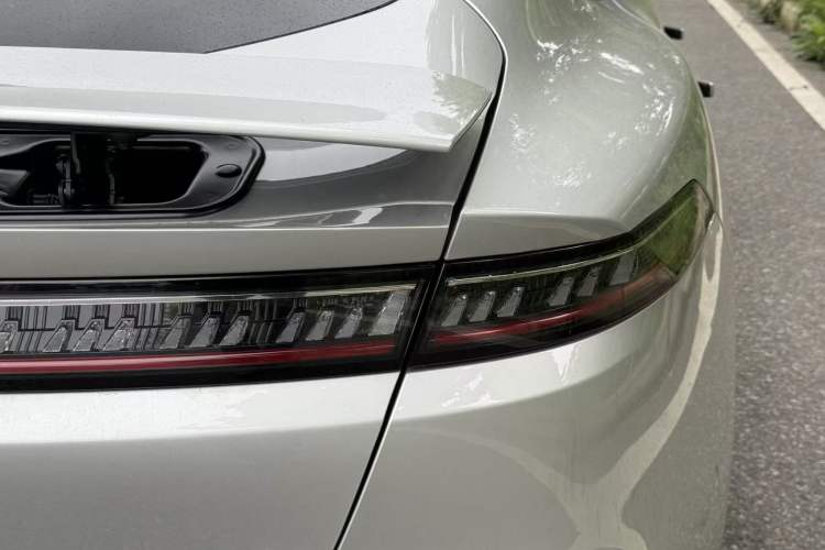 Used Dongfeng eπ eπ007 2026 Model 007+ Pure-Electric 650 Ultra+ LiDAR Edition Right Rear Taillight