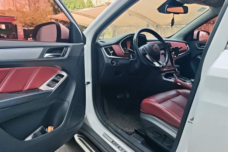 Used Roewe RX5 2016 30T Four-Wheel Drive Automatic Internet Smart Luxury Edition Driver Seat