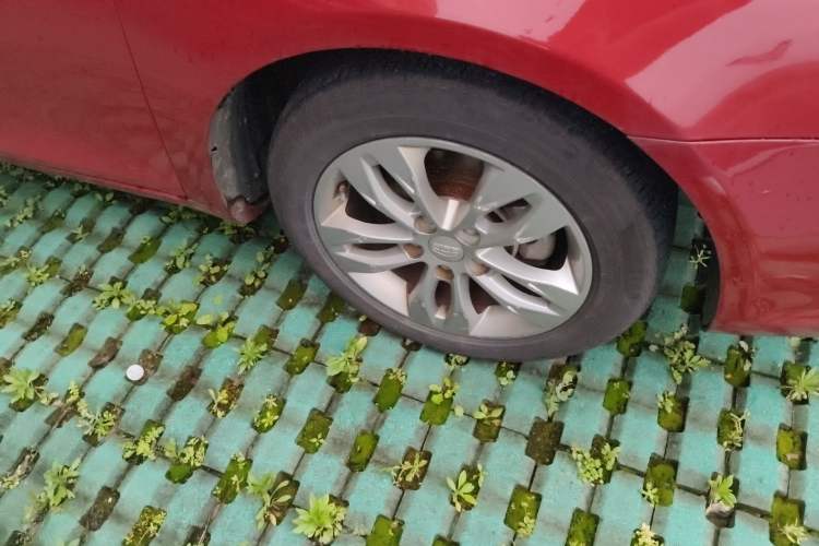 Used Geely Auto Emgrand 2016 Sedan 1.5L Manual Upward Edition Right Front Wheel Hub