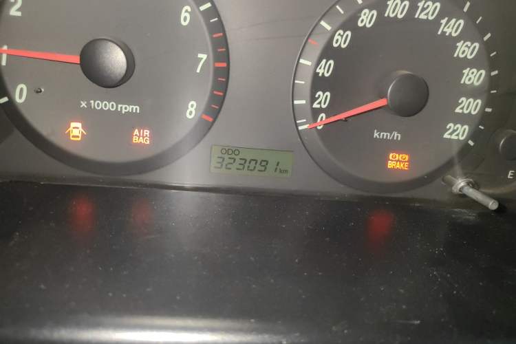 Used Hyundai Elantra 2005 1.6L Manual Standard Edition Odometer Close Up