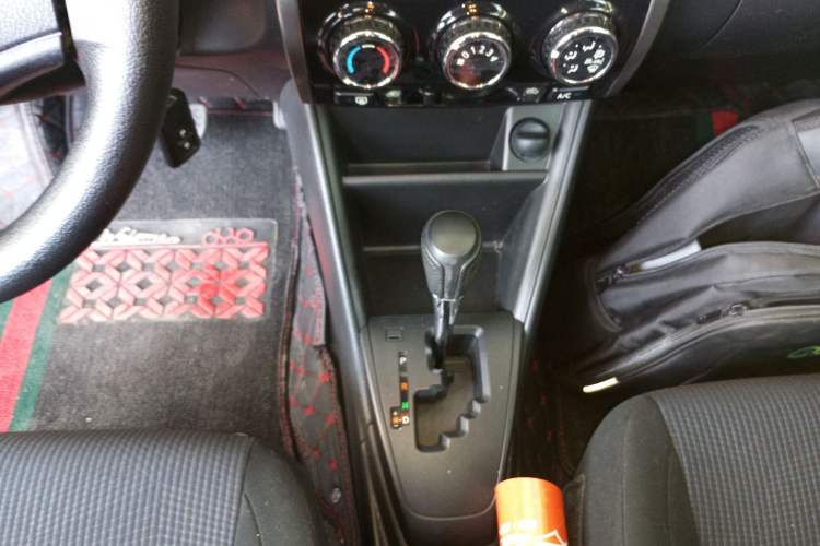 Used Toyota YARiS L Zhi Xuan 2016 Revised 1.5E CVT Charming Edition Gear Lever