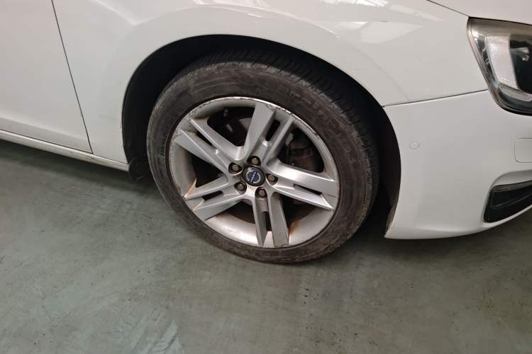 Used Volvo V60 2014 Restyled T5 Zhiya Edition
