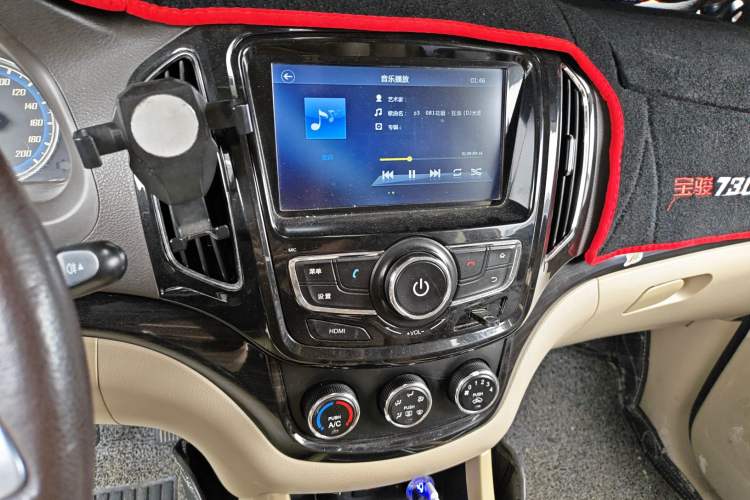 Used Baojun 730 2014 1.5L manual Comfort version 7 seats
