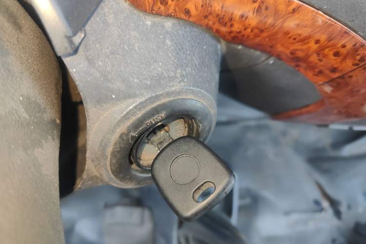 Used Golden Dragon Hiace 2019 2.0L Gasoline Version Long Wheelbase High-Roof V19 Vehicle Key