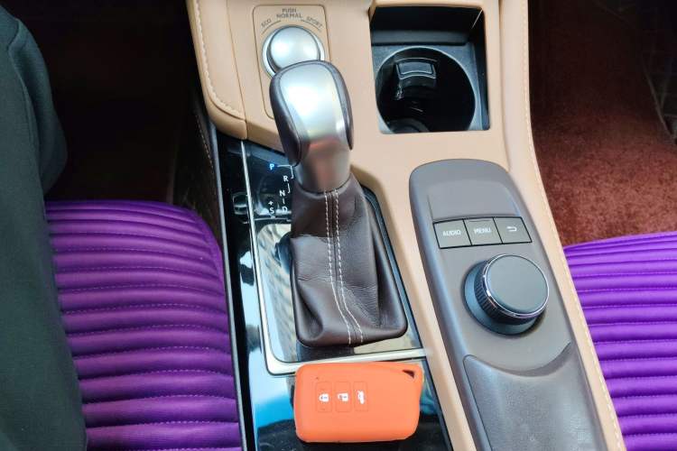 Used Lexus ES 2015 200 Comfort Edition Gear Lever