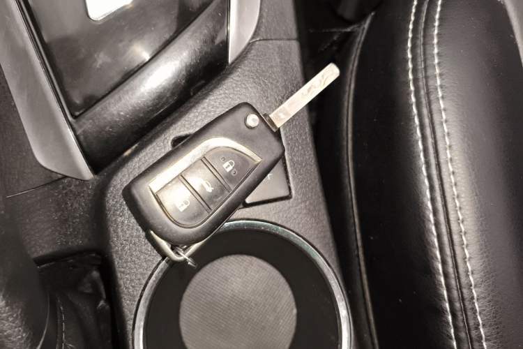 Used Toyota Corolla 2017 Revised Version 1.2T S-CVT GL Vehicle Key