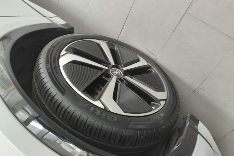 Used BYD Song L EV 2025 Intelligent Driving Version 662 km LiDAR Excellence Edition Exterior 4