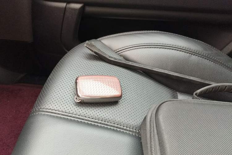 Used Land Rover Range Sport 2017 3.0 SC V6 SE Vehicle Key