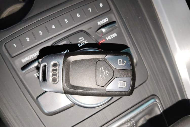 Used Audi A4L 2019 40 TFSI Fashion Edition China VI Emission Standard
