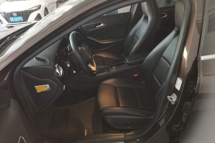 Used Mercedes-Benz GLA 2017 GLA 200 Sport Edition Left Front Seat